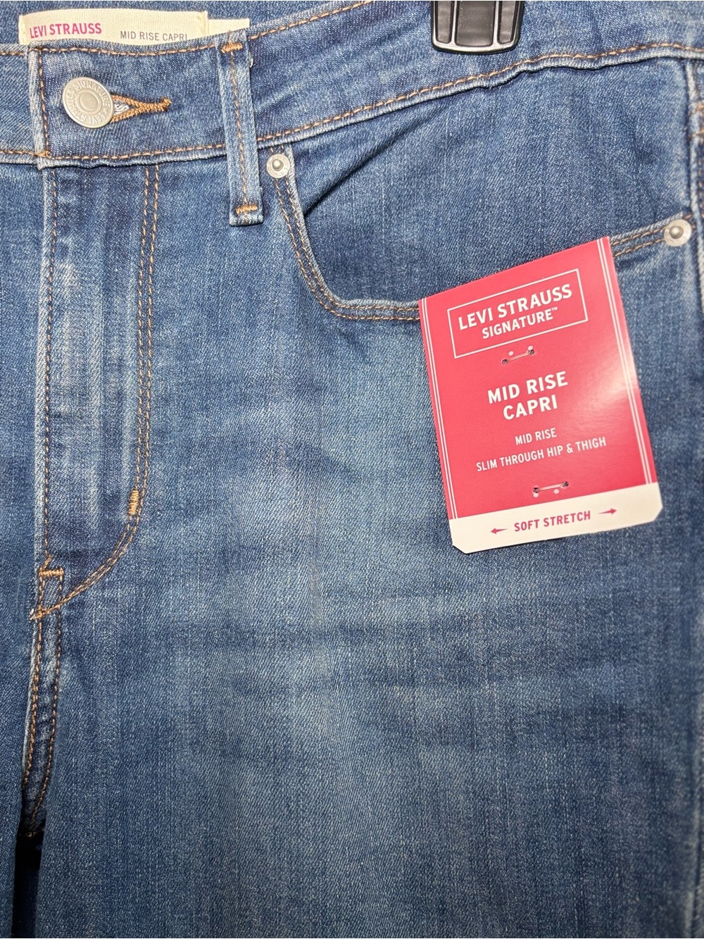 Levi Signature Mid Rise Capri Jeans - Picture 2 of 10